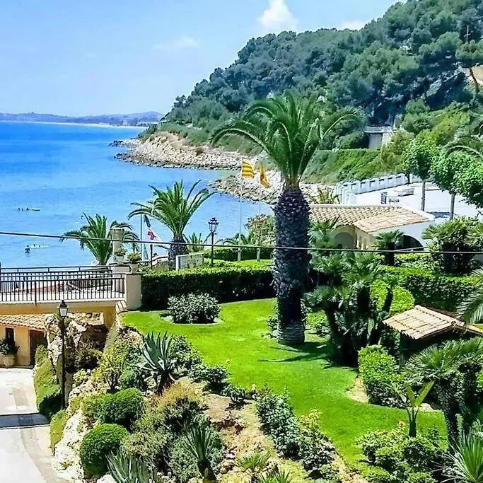 Apart Frente Al Mar Mediterraneo Roda de Berà  Apartamento